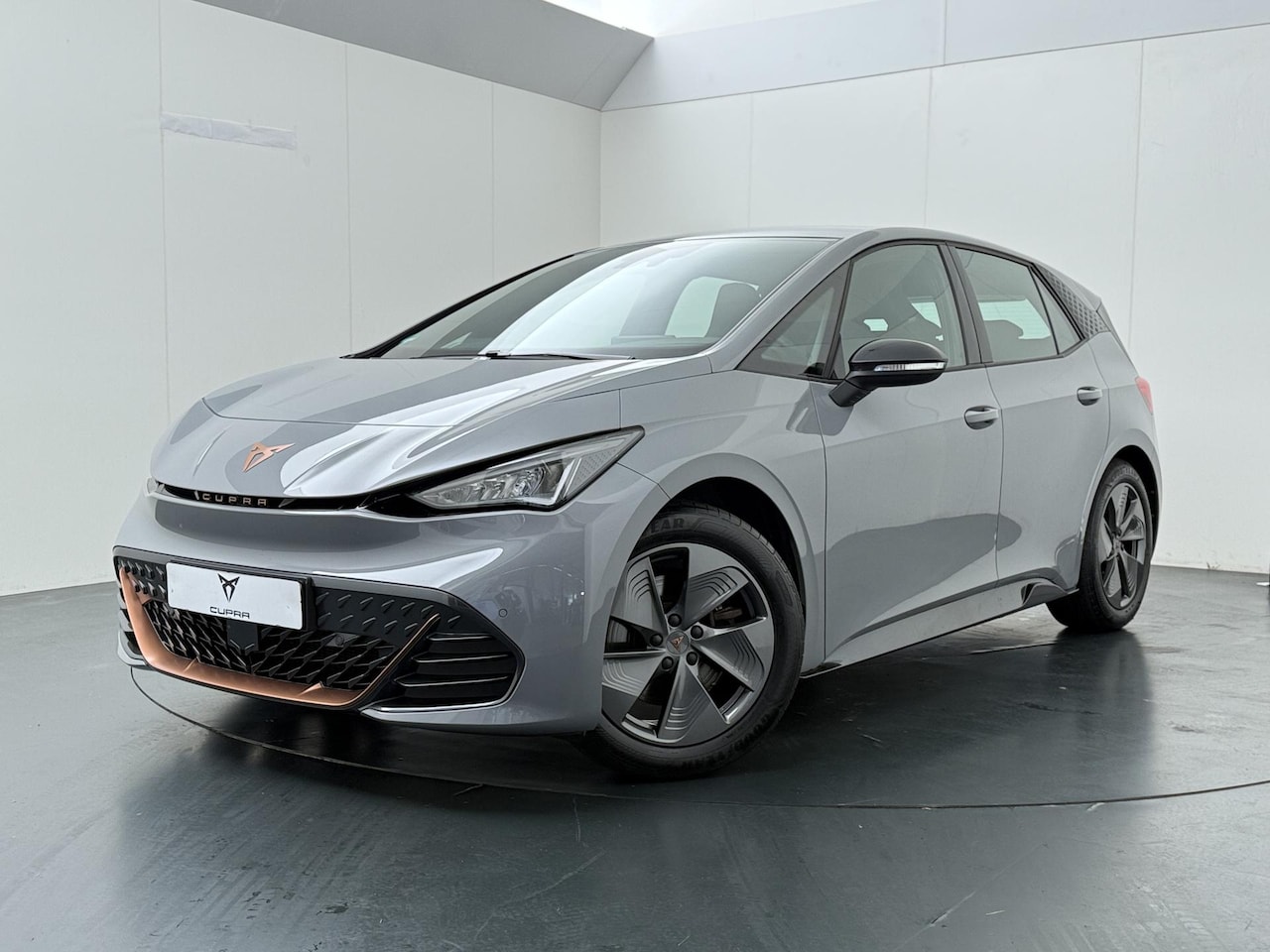 CUPRA Born - Essential 62 kWh | 204 PK | SoH 91% | Climate control | LED verlichting | Kuipstoelen | Sf - AutoWereld.nl
