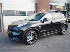 Lynk & Co 01 - 1.5 261PK *NL AUTO* DEALER ONDERHOUDEN 20X OP VOORRAAD 360CAMERA 6, 6KWH LADER PANORAMADAK