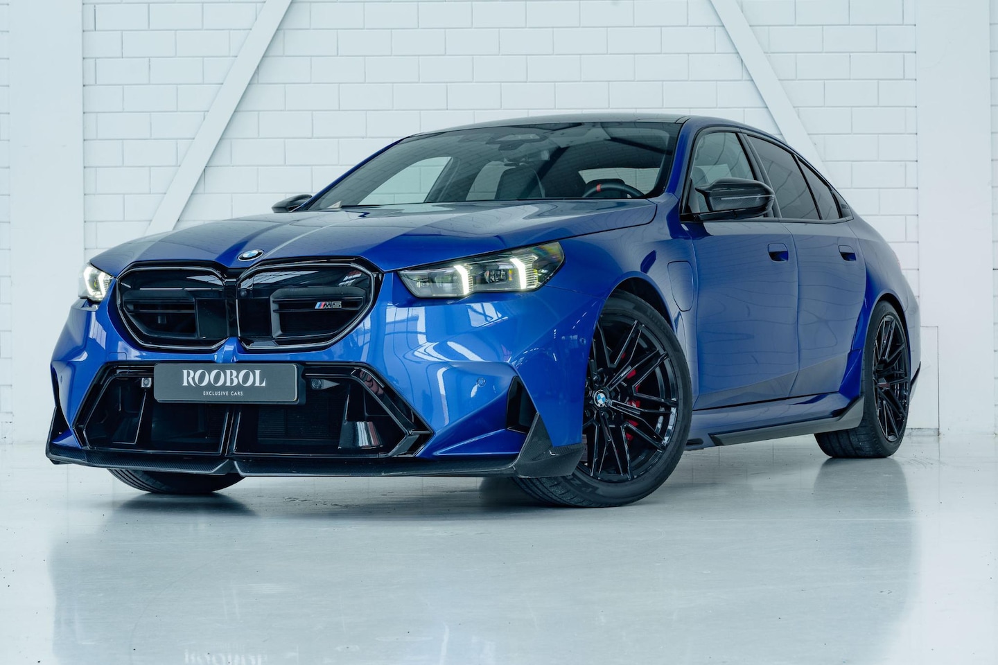 BMW M5 - 5-serie | B&W Audio | M-Performance CF Exterieur | - AutoWereld.nl