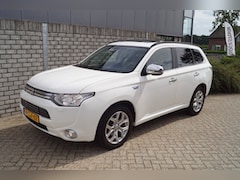 Mitsubishi Outlander - 2.0 PHEV Instyle Org Ned Auto Leder Xenon Schuifdak Afn Trekhaak Clima Navi Stoelverwarmin