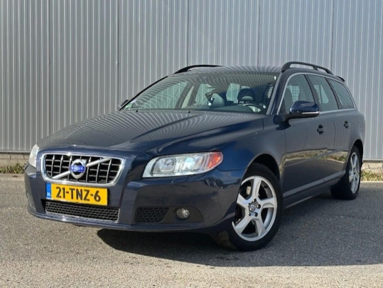 Volvo V70 - 2.0 T5 NAP, trekhaak, volle, nette auto - AutoWereld.nl