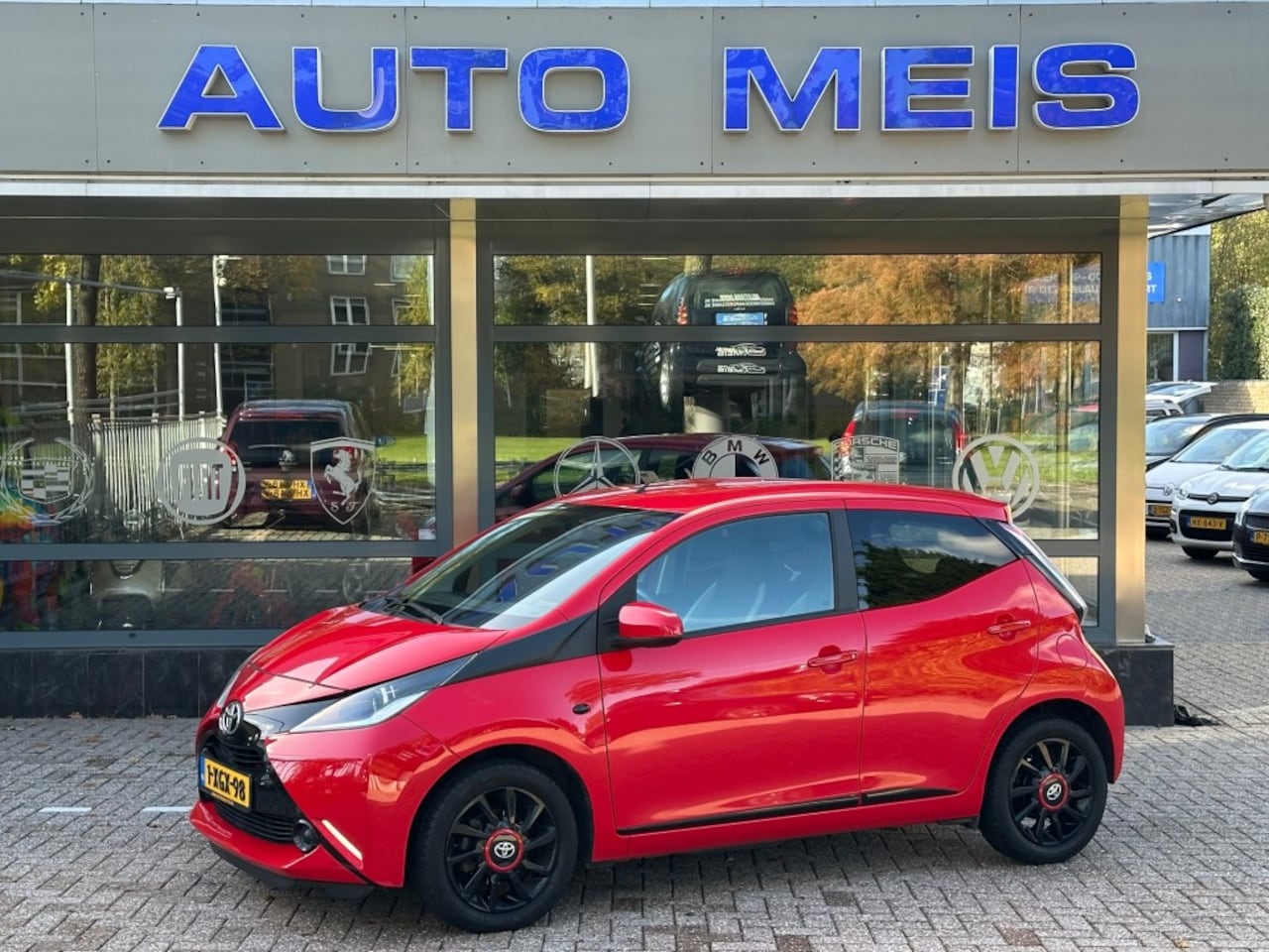 Toyota Aygo - 1.0 VVT-I X-PLAY Airco Camera Carplay Cruise NAP-Autopas - AutoWereld.nl