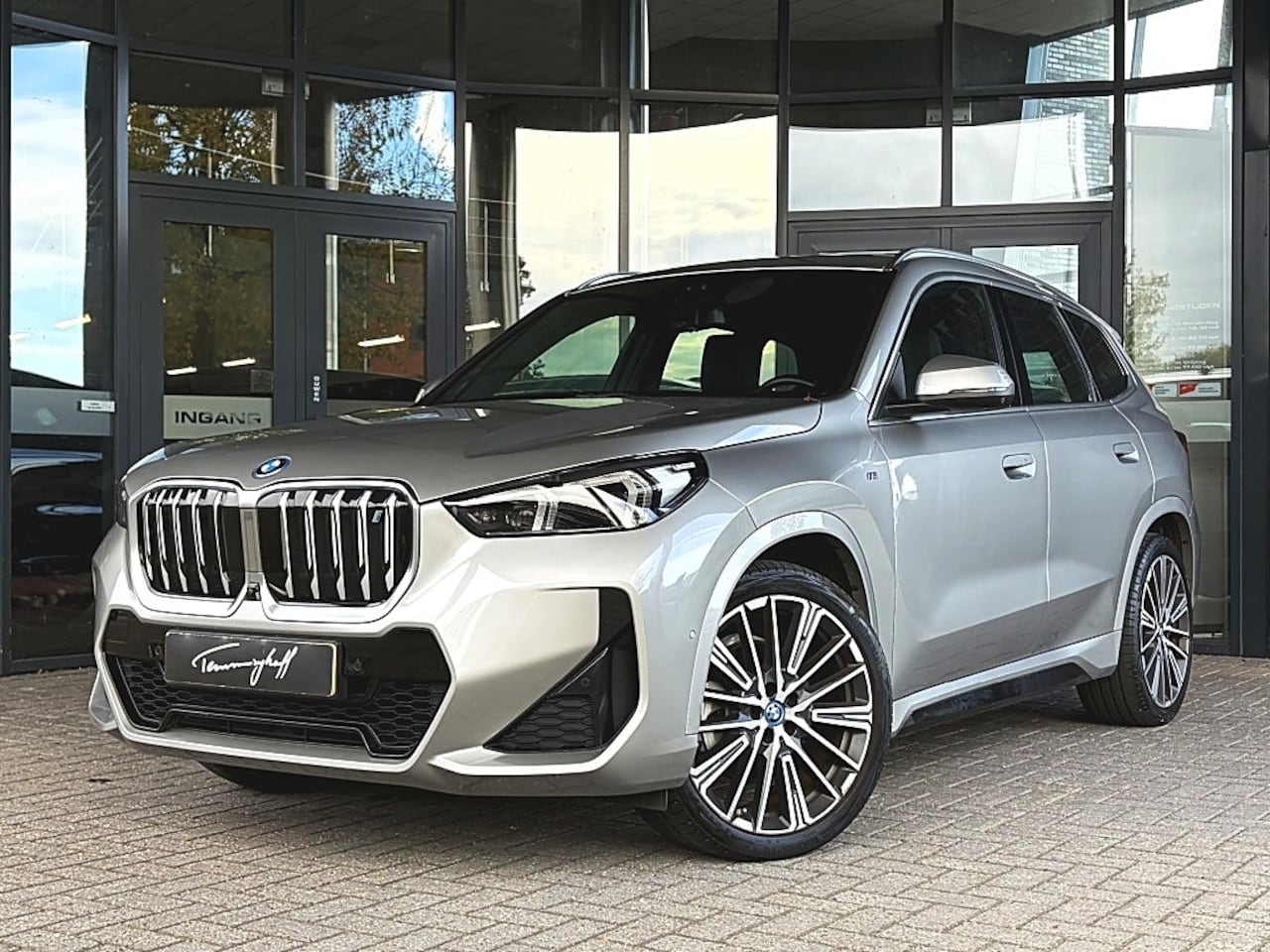 BMW iX1 - XDRIVE30 LAUNCH ED. M-SPORT - PANO - LEDER - MASSAGE - 22KW - AutoWereld.nl