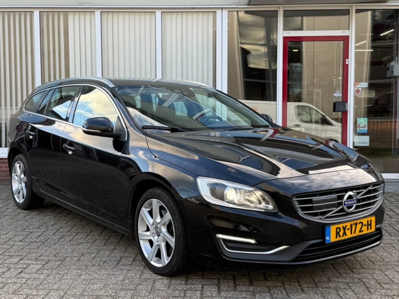 Volvo V60 - 2.0 D4 Nordic+ 190 PK I Camera I Leer I Stoelverwarming I Memory I Adapt. Cruise - AutoWereld.nl