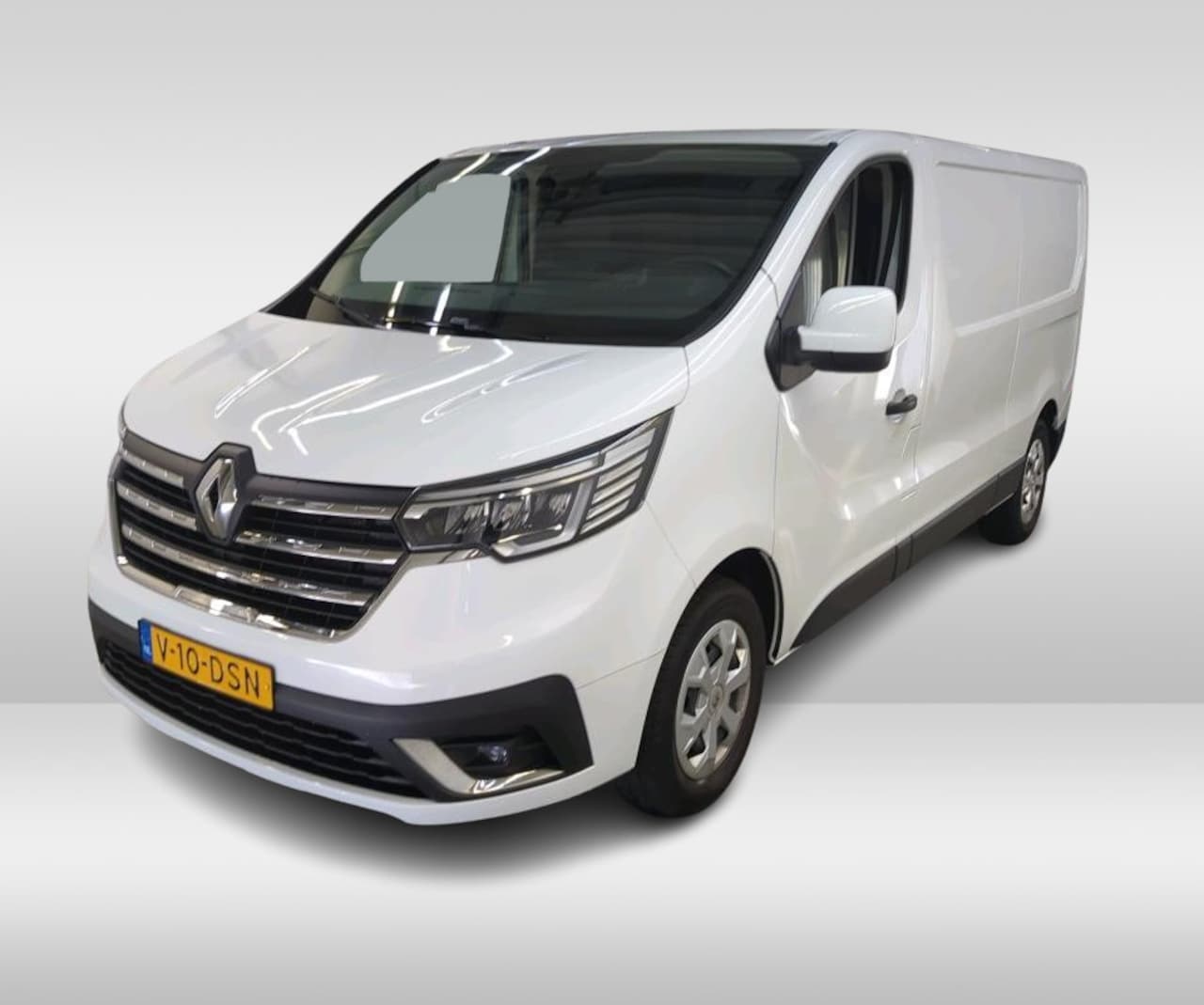 Renault Trafic - 2.0 dCi 110 T30 L2H1 Work Edition | Trekhaak | Laadvloer | Betimmering | Apple CarPlay/And - AutoWereld.nl