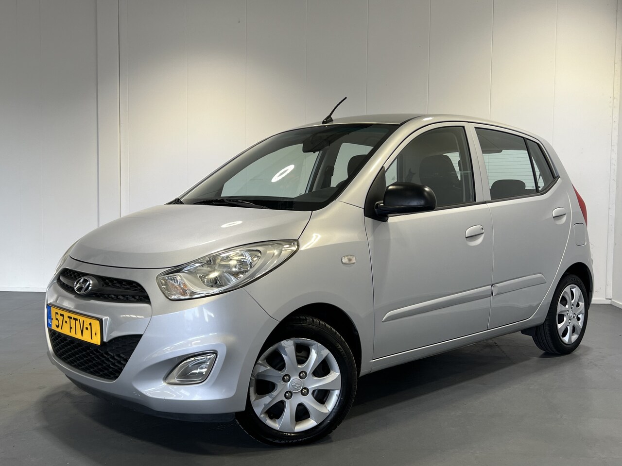 Hyundai i10 - 1.1 i-Motion Cool | Airco | Radio | Elektrische Ramen en Buitenspiegels | - AutoWereld.nl