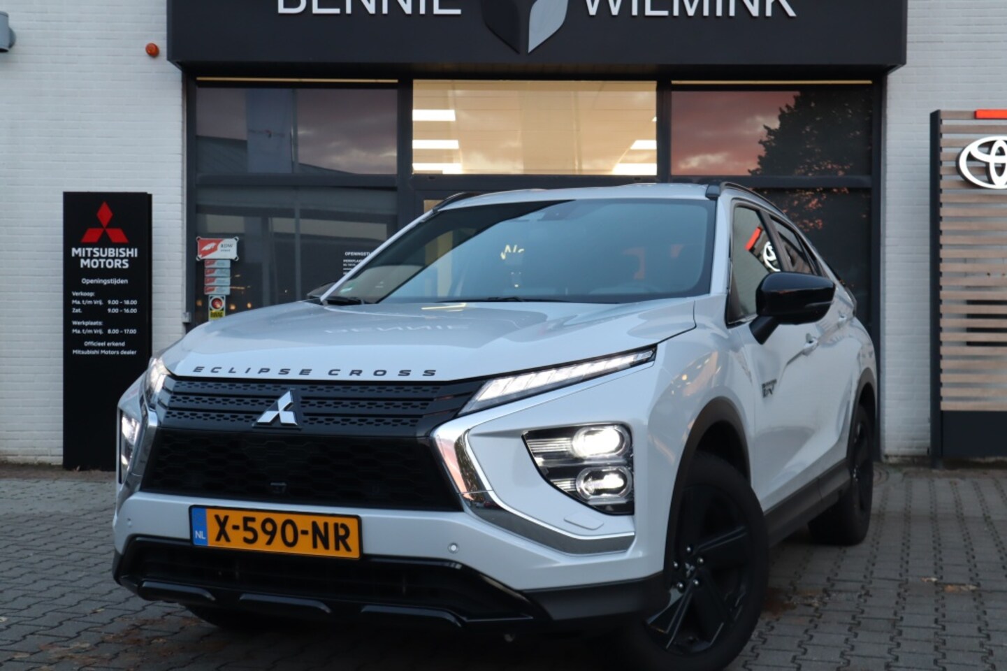 Mitsubishi Eclipse Cross - 2.4 PHEV Black Edition Adaptive Cruise | Carplay - AutoWereld.nl