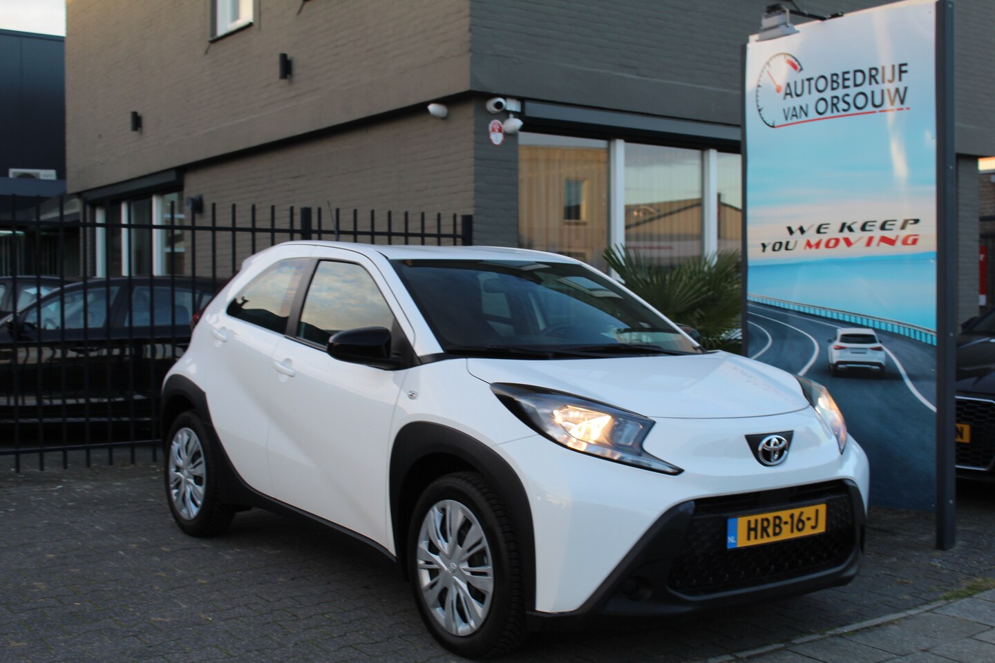 Toyota Aygo X - 1.0 VVT-i MT Play Groot-scherm Camera Airco 5045km - AutoWereld.nl