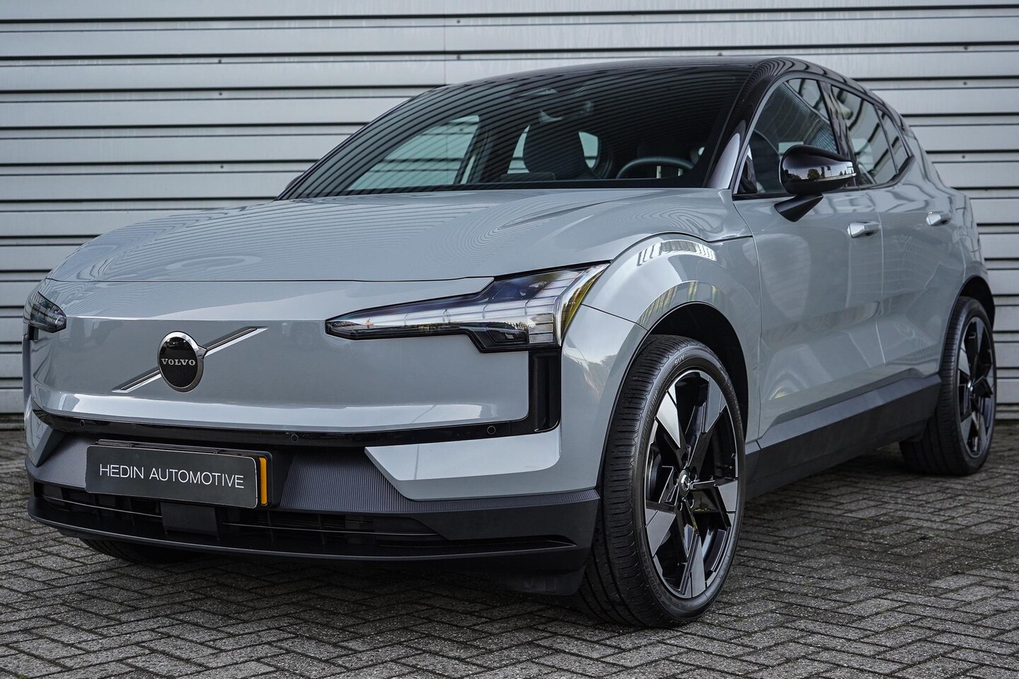 Volvo EX30 - Single Motor Extended Range Plus 69 kWh | Stoel en stuurverwarming | 20" Lichtmetalen velg - AutoWereld.nl