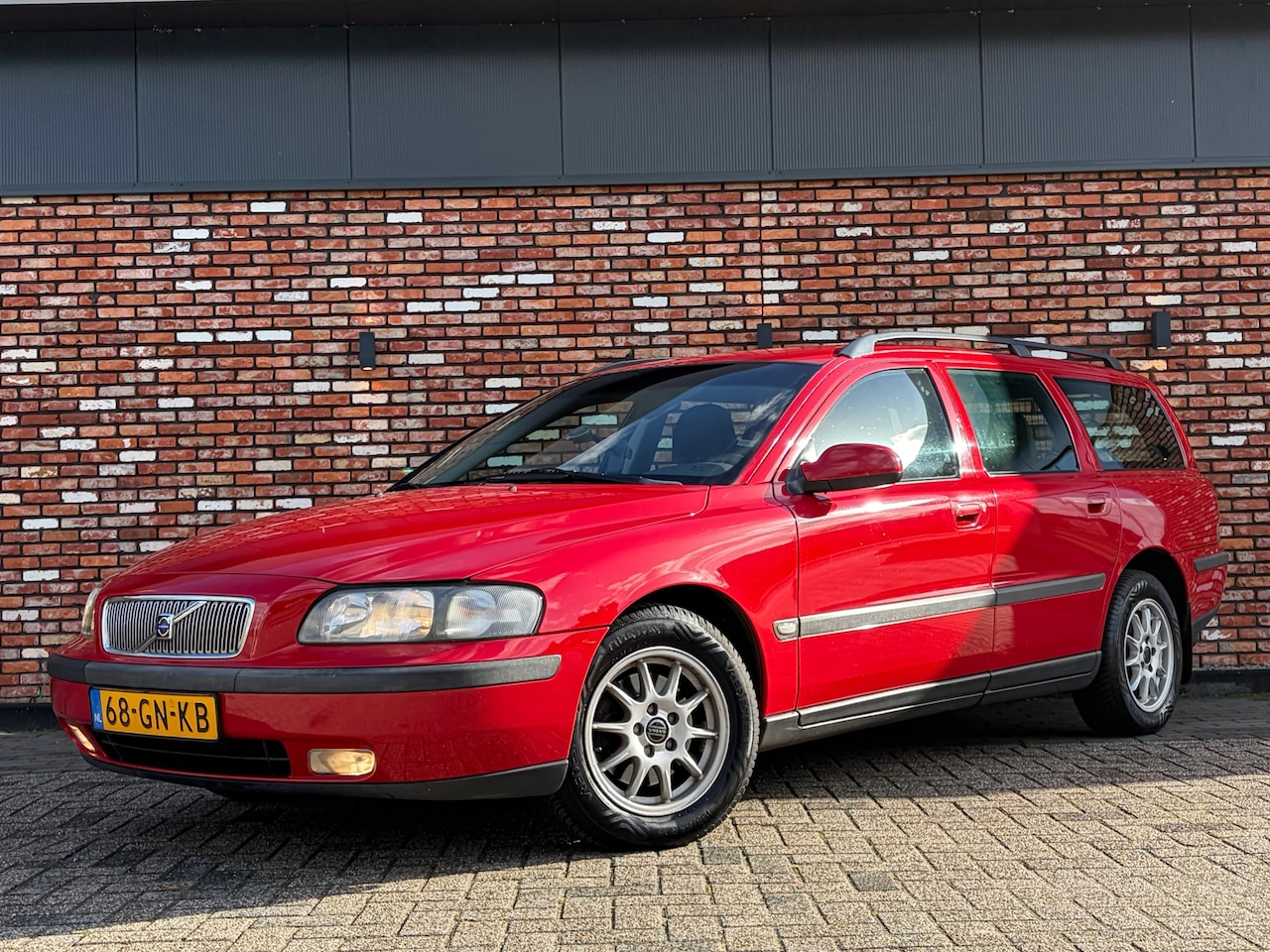 Volvo V70 - 2.4 Comfort 5-Cil Trekhaak Stoelverw Cruise Orig.NL NW APK! - AutoWereld.nl