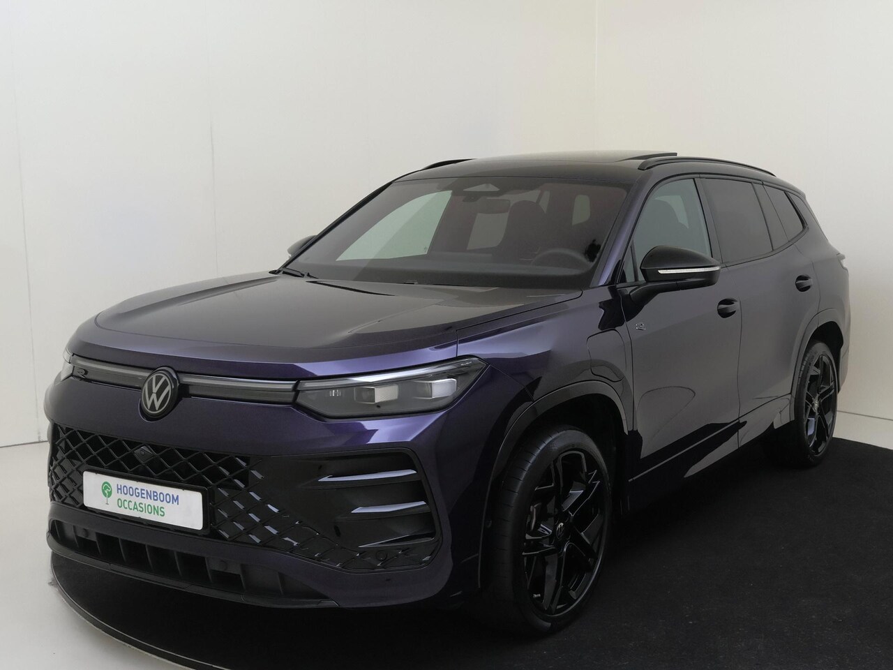 Volkswagen Tayron - 1.5 eHybrid R-Line Edition | SoH 98% | Panoramadak | Trekhaak | 360 camera | Head-up displ - AutoWereld.nl
