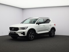 Volvo XC40 - 2.0 B4 Plus Dark / Trekhaak / Stoel+stuur+voorruitverwarming / Privacy glass / Harman Kard