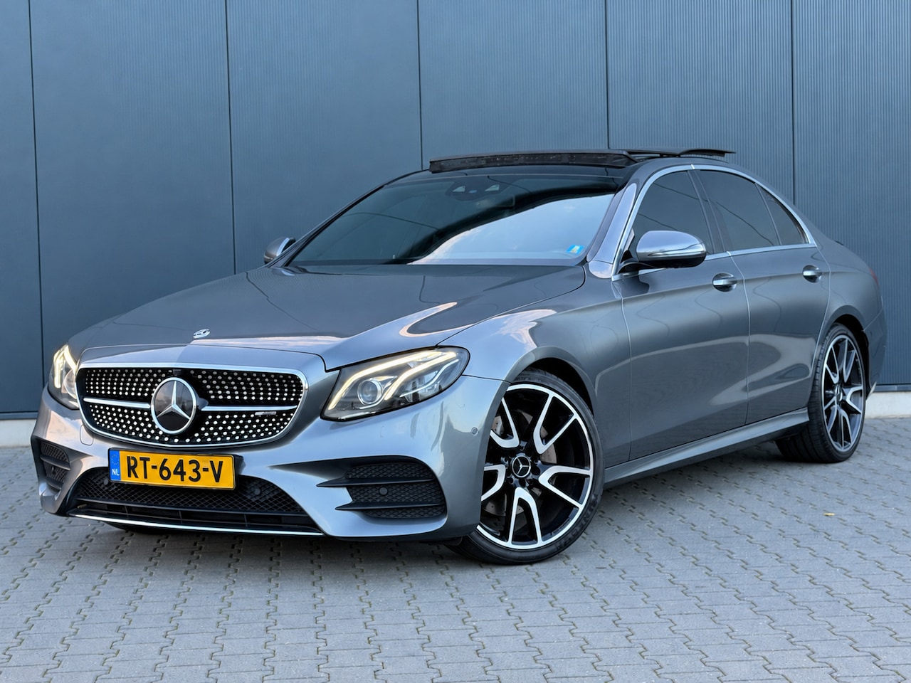 Mercedes-Benz E-klasse - 250 AMG Line Burmester - Pano - Widescreen - Premium Sfeerverlichting - Head-Up Display - AutoWereld.nl