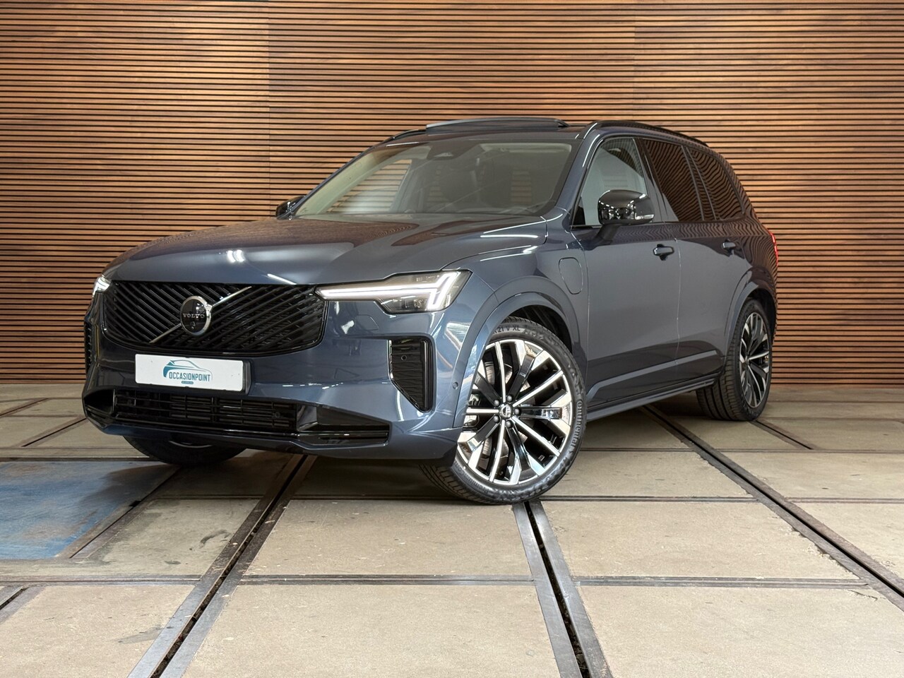 Volvo XC90 - 2.0 T8 Plug-in hybrid AWD Plus Dark | 7p. | MY2026 | Premium Pakket | Lagom pakket | Pano - AutoWereld.nl
