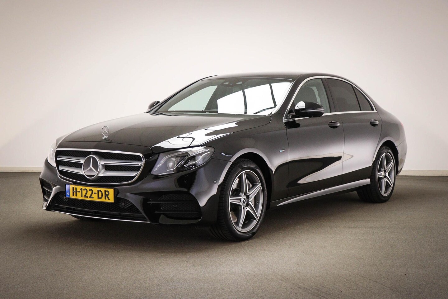 Mercedes-Benz E-klasse - 300 e Business Solution AMG | BURMESTER | DAB | APPLE | DRAADLOZE LADER | 360 CAMERA - AutoWereld.nl