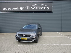 Volkswagen T-Roc - 1.5 TSI Style km 104301 Camera navigatie trekhaak sportvelgen zeer mooie complete auto ver