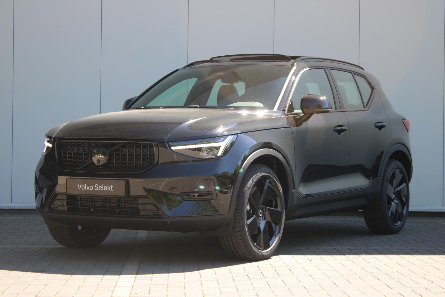 Volvo XC40 - B4 Automaat Plus Black Edition | DEMO DEAL | Panoramadak met schuif-/kantelfunctie | 360º - AutoWereld.nl
