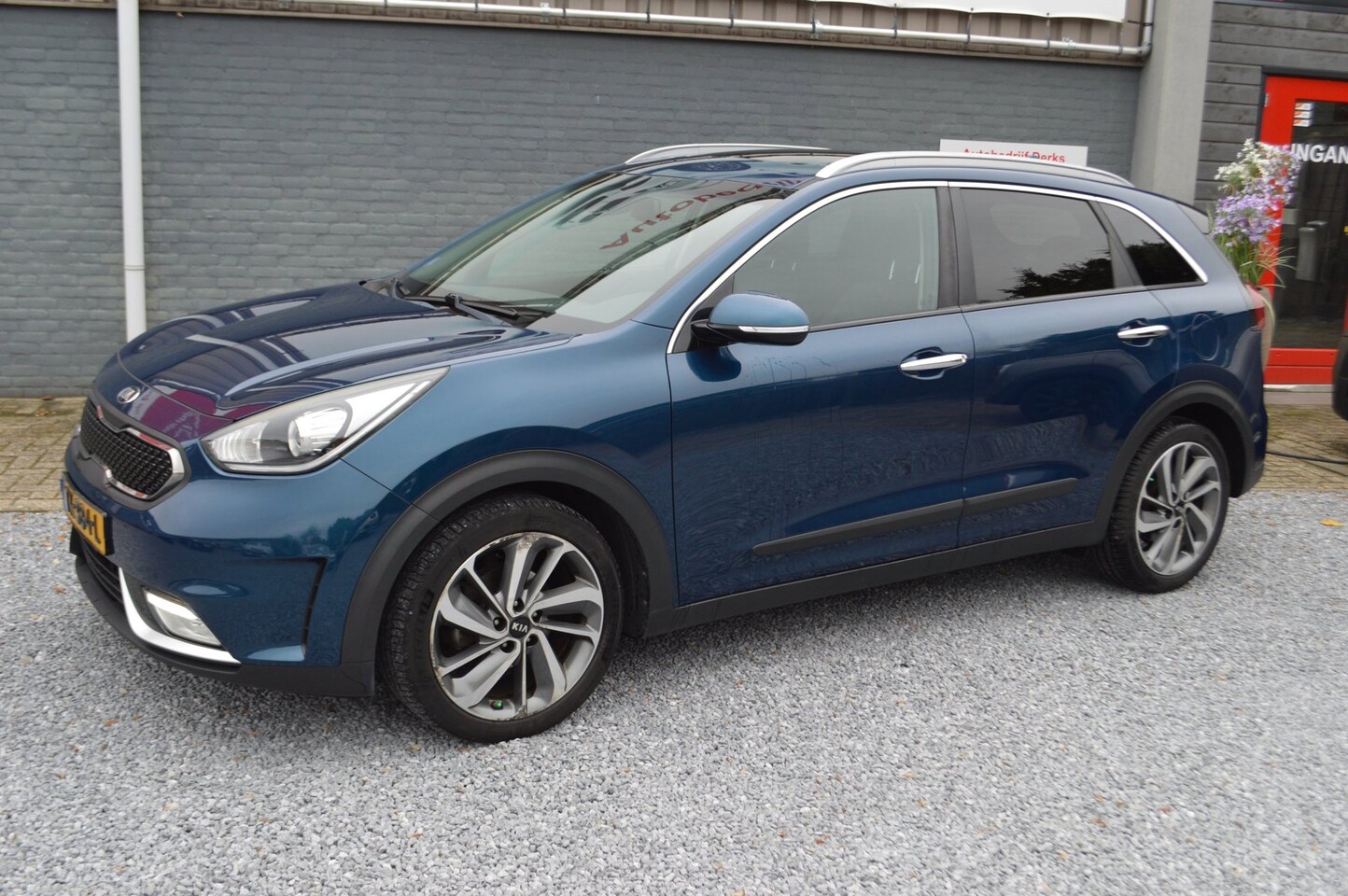 Kia Niro - 1.6 GDi Hybrid Design Edition | Airco | Leer | Navi | Pano | Trekhaak - AutoWereld.nl
