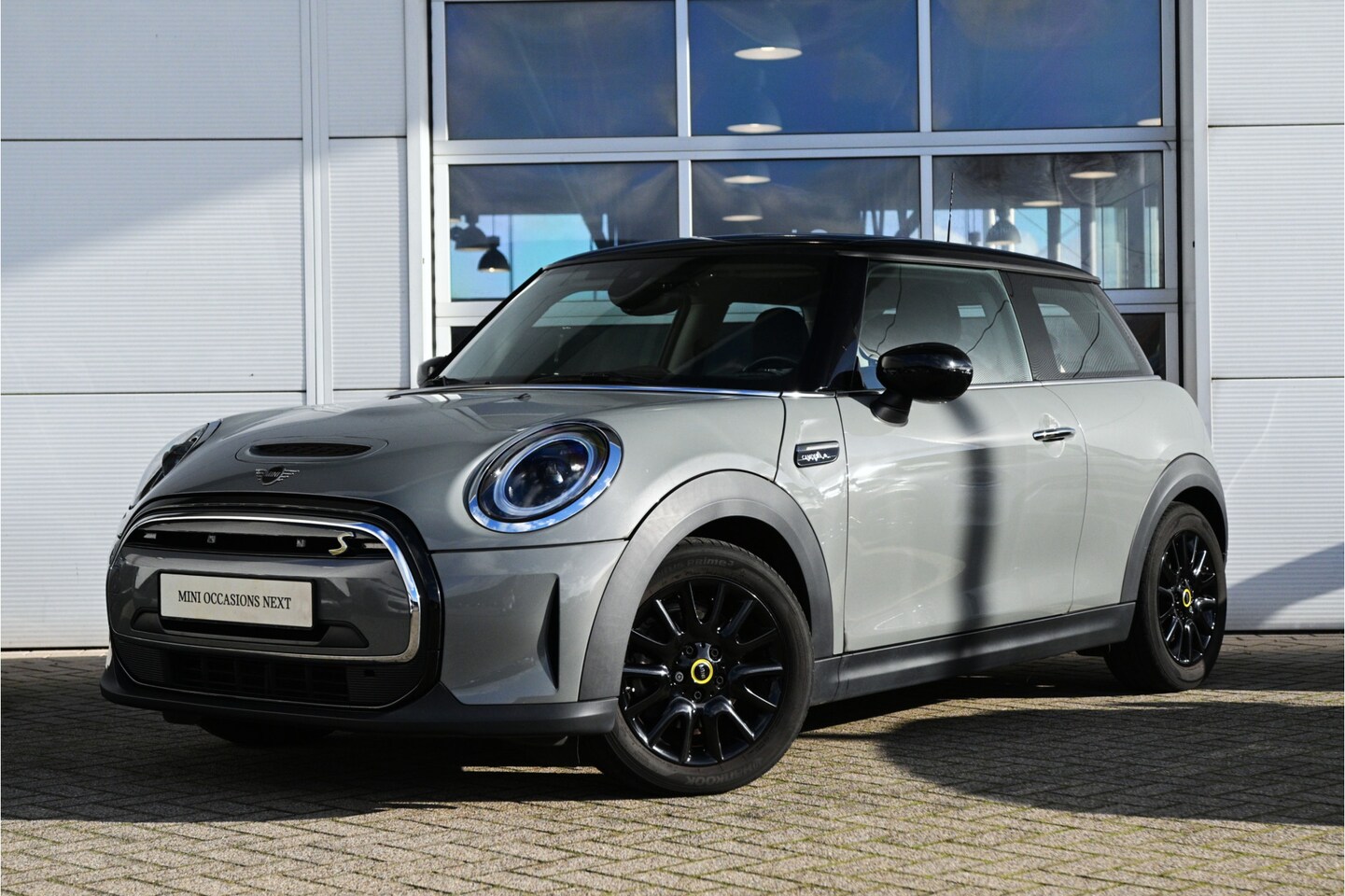 MINI Electric - Classic Camden / Sportstoelen / Stoelverwarming / LED / Cruise control / Navigatie - AutoWereld.nl