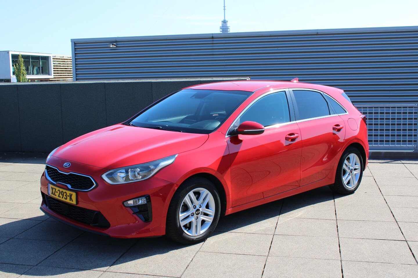 Kia Cee'd - Ceed 1.4 T-GDi DynamicPlusLine AUTOMAAT STOEL- STUURVERWARMING, EXTRA GETINT GLAS, NAVIGAT - AutoWereld.nl