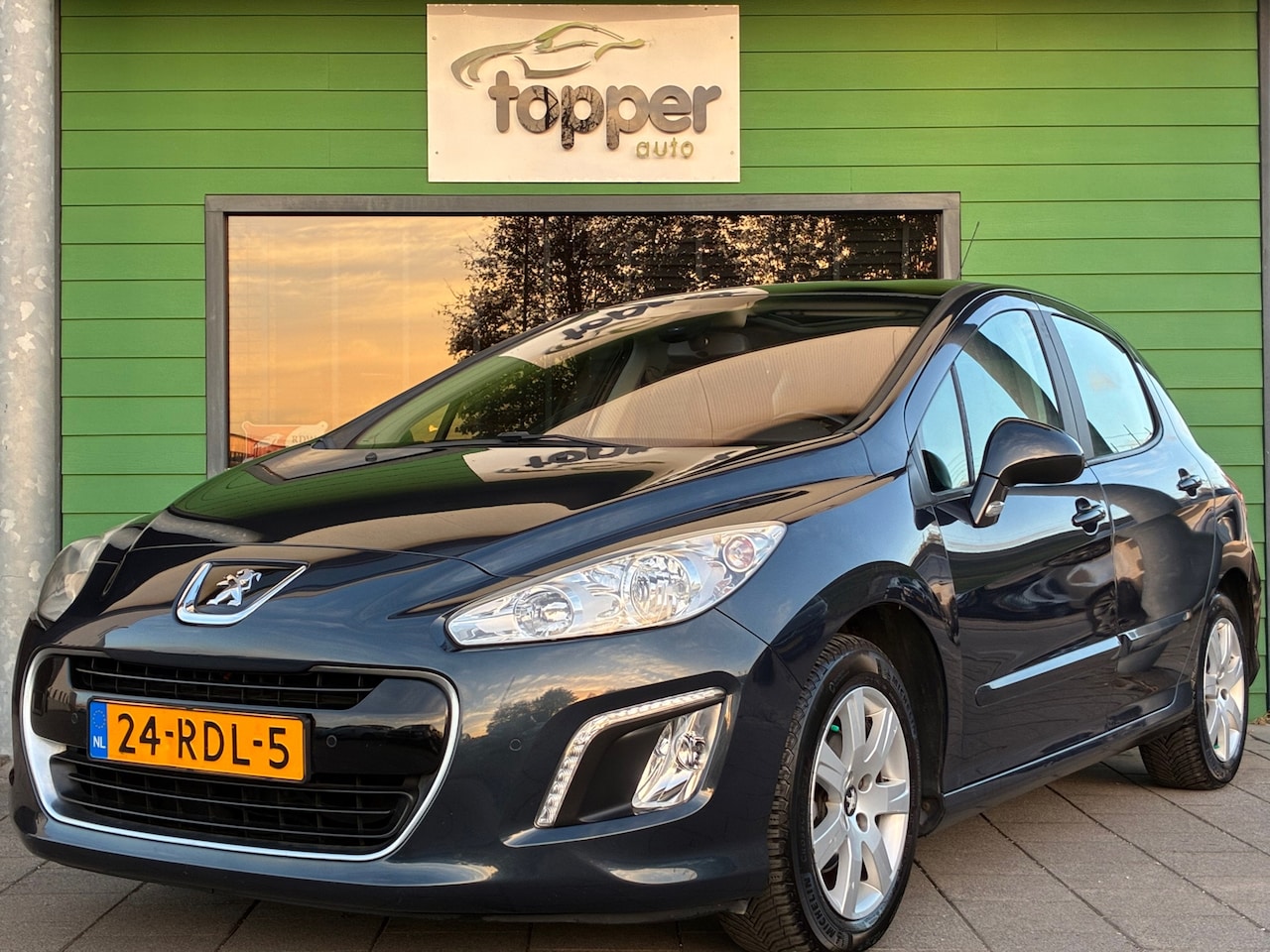 Peugeot 308 - 1.6 VTi Première|2e Eigenaar|Panoramadak|Navigatie|CruiseControl|PDC|Climatronic|NAP|Nieuw - AutoWereld.nl