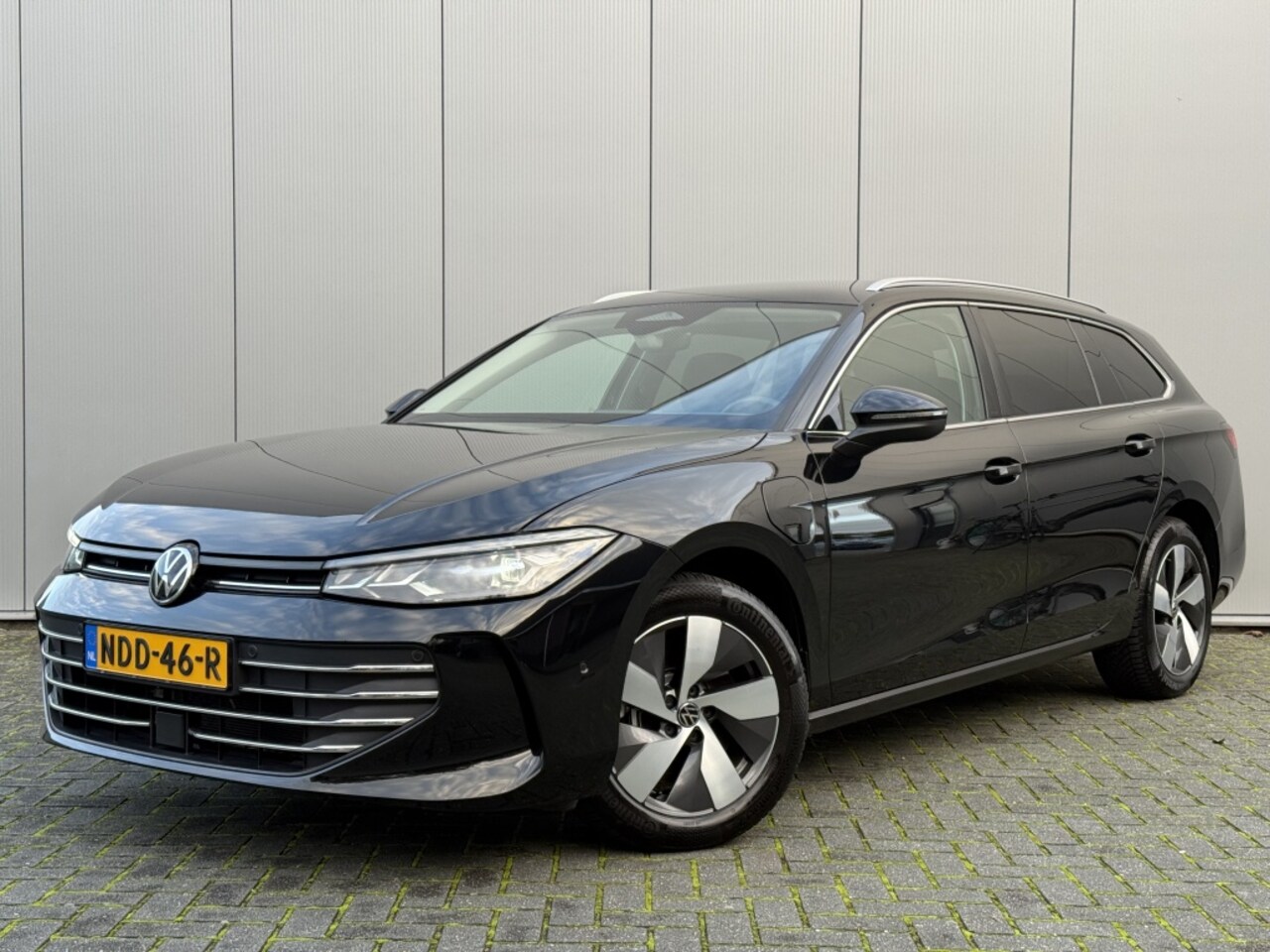 Volkswagen Passat Variant - 1.5 eHybrid EINDEJAARSAANBIEDING Massagestoelen Life Trekhaak Camera Carplay Fabrieksgaran - AutoWereld.nl