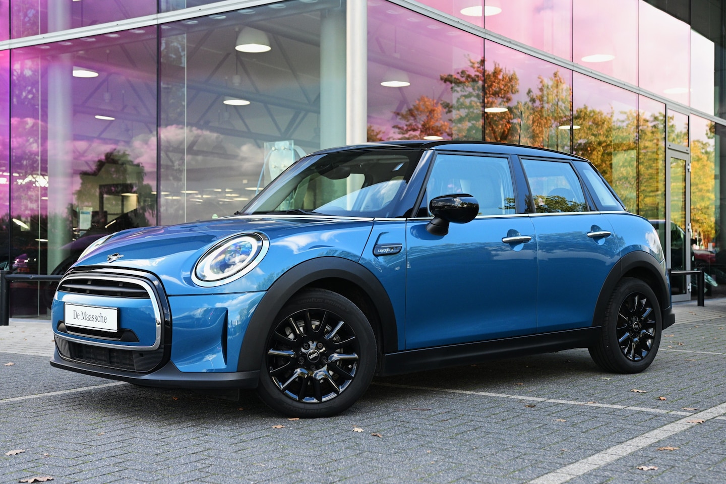 MINI Cooper - Hatchback Classic Automaat / Sportstoelen / LED / Navigatie / Cruise control - AutoWereld.nl