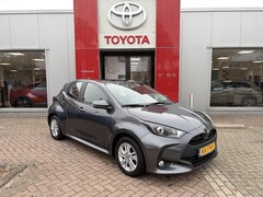Toyota Yaris - 1.5 Hybrid 115 Business | Parkeersensoren voor/ achter | Stuurverwarming | Stoelverwarming