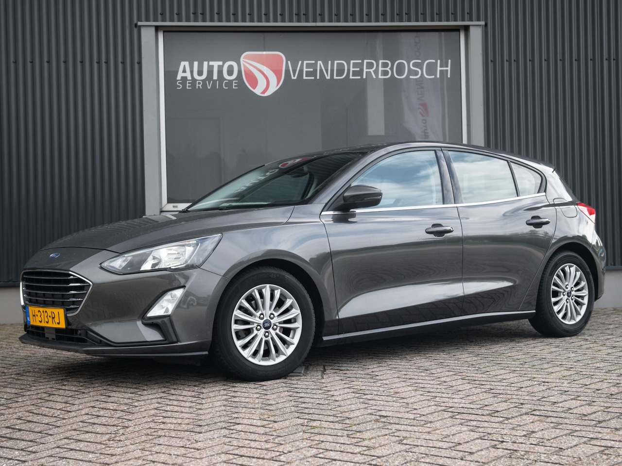 Ford Focus - 1.0 EcoBoost Titanium Business 125pk | Clima | Keyless | Trekhaak - AutoWereld.nl