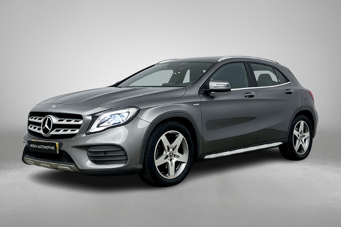 Mercedes-Benz GLA-Klasse - GLA 180 Automaat AMG Line WhiteArt Edition | LED | Climate Control | Camera | Smartphone I - AutoWereld.nl