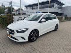 Mercedes-Benz B-klasse - 180 Star Edition Luxury Line | Navigatie | Climate Controle | Trekhaak | Stoelverwarming V