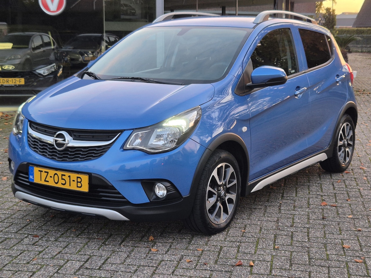 Opel Karl - 1.0 Rocks Online Edition Cruise Control / Airco/ Bleutooth / Carplay / Parkeersensoren - AutoWereld.nl