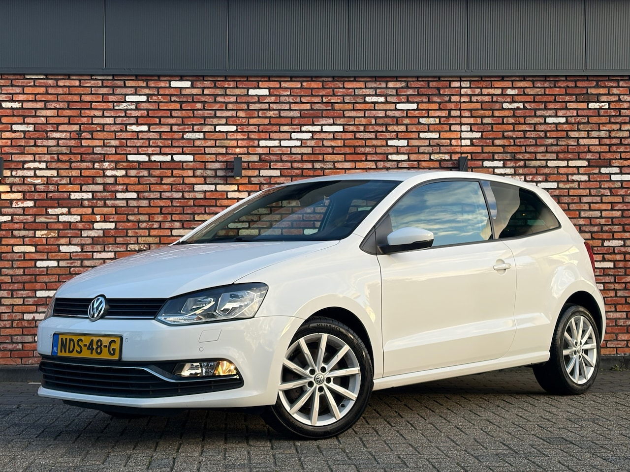 Volkswagen Polo - 1.2 TSI Highline 110PK Cruise Stoelverw Pdc Voll.Onderhouden! - AutoWereld.nl