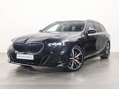 BMW 5-serie Touring - 540d xDrive M Sport High Executive Automaat / Panoramadak / Trekhaak / Bowers & Wilkins /