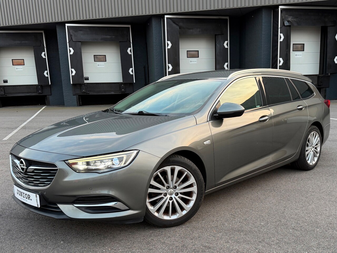 Opel Insignia Sports Tourer - 1.5 Turbo Business Executive DEALERONDERHOUDEN/CAMERA/KEYLES/CRUISE/CLIMA - AutoWereld.nl
