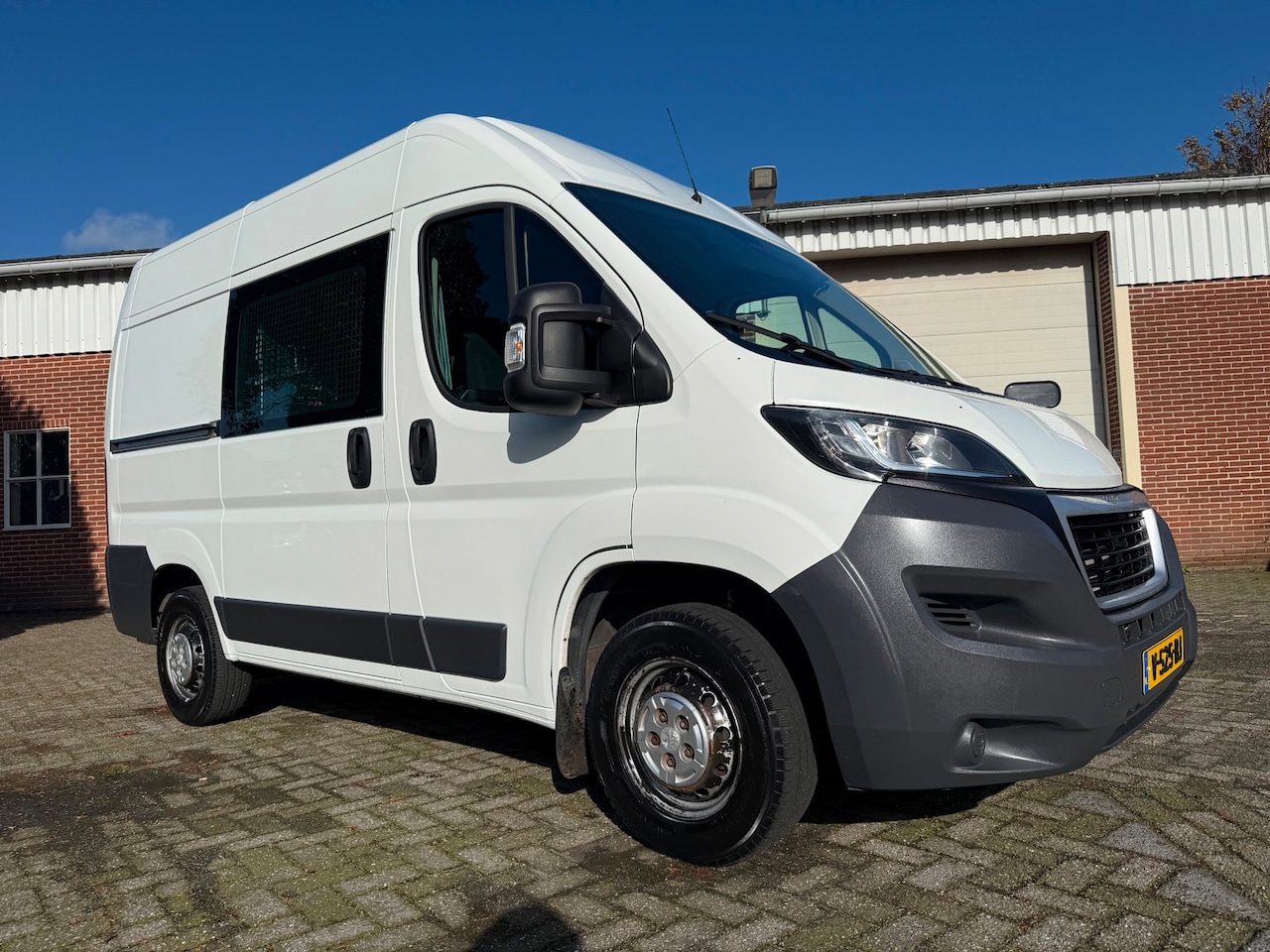 Peugeot Boxer - 333 2.0 BlueHDI L1H2 euro 6 optioneel sortimo inrichting - AutoWereld.nl