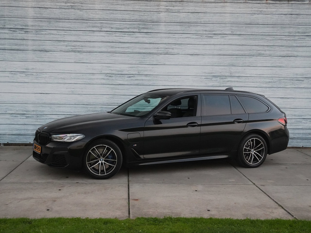 BMW 5-serie Touring - 530e xDrive Business Xenon Leer Soh91% - AutoWereld.nl