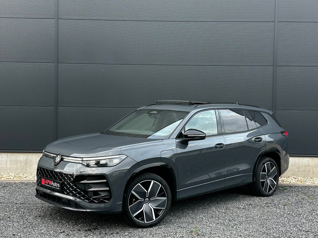 Volkswagen Tayron - 1.5 eHybrid R-Line 204 pk | Pano | Massage | ACC | Trekhaak - AutoWereld.nl
