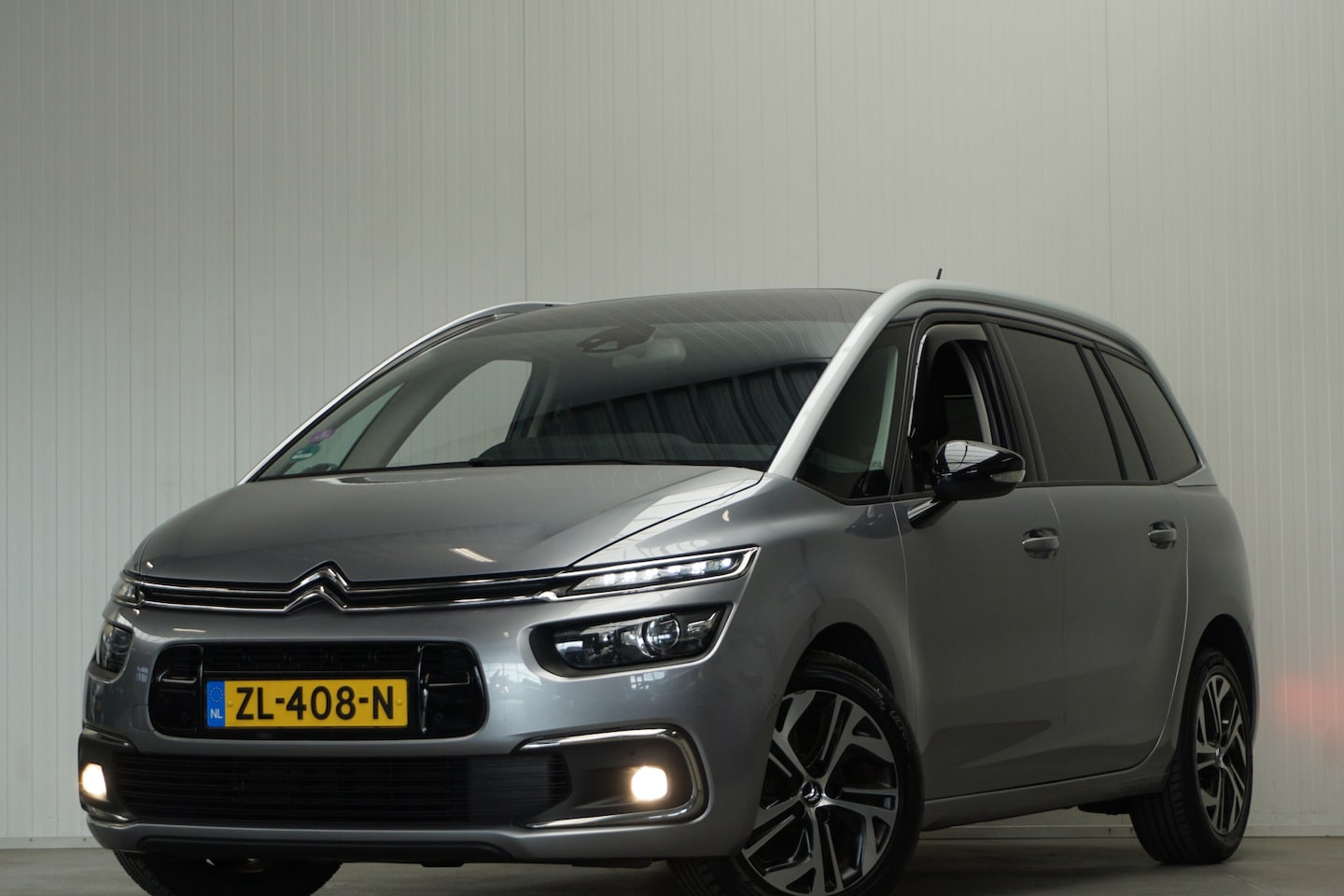 Citroën Grand C4 SpaceTourer - 1.2 PureTech Origins MASSAGE NAVI CLIMA PDC CAMERA etc. - AutoWereld.nl