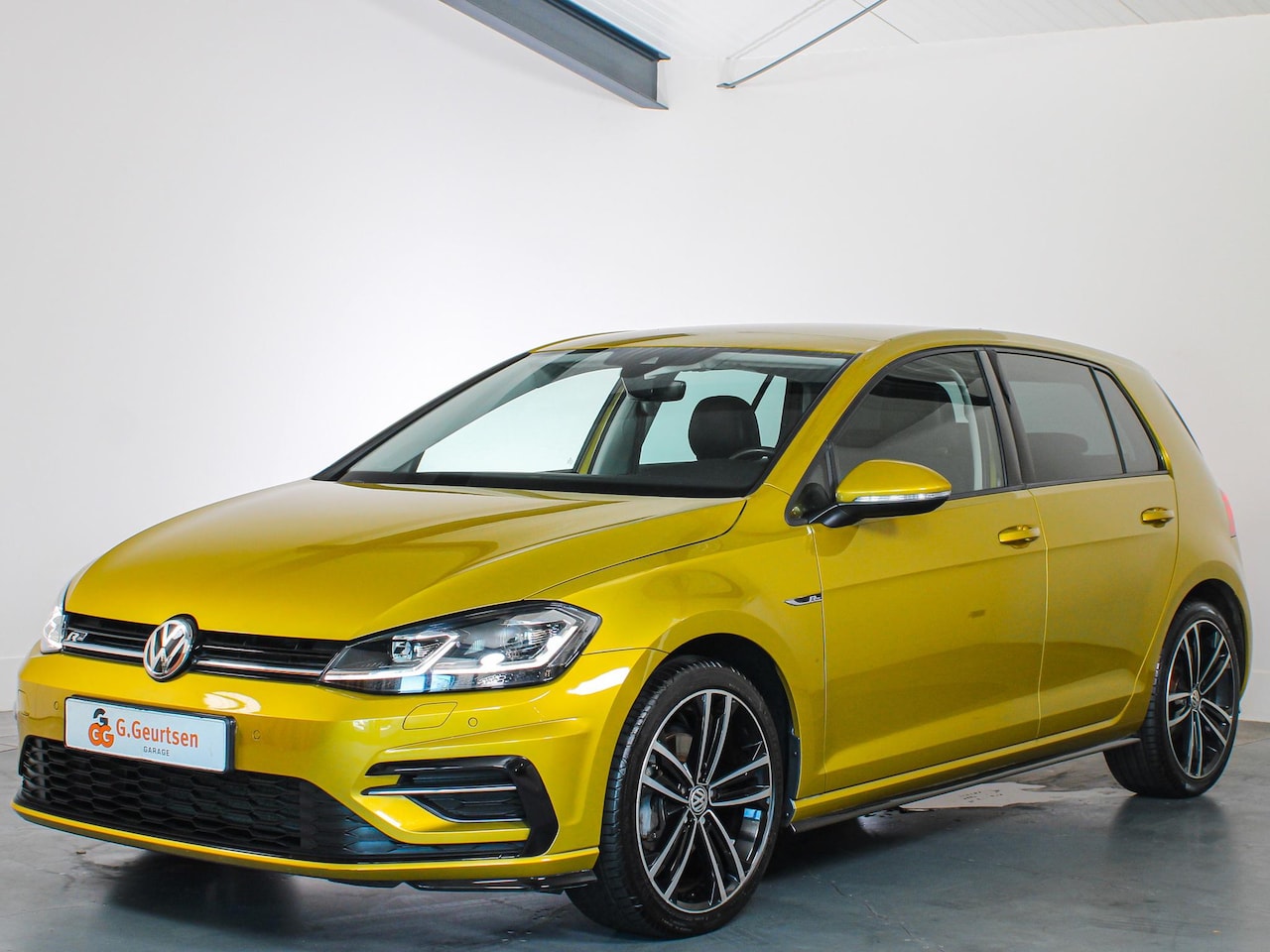 Volkswagen Golf - 1.4 TSI Highline R-Line Trekhaak, Massage, Apple Carplay/Android Auto, ACC, LED, - AutoWereld.nl