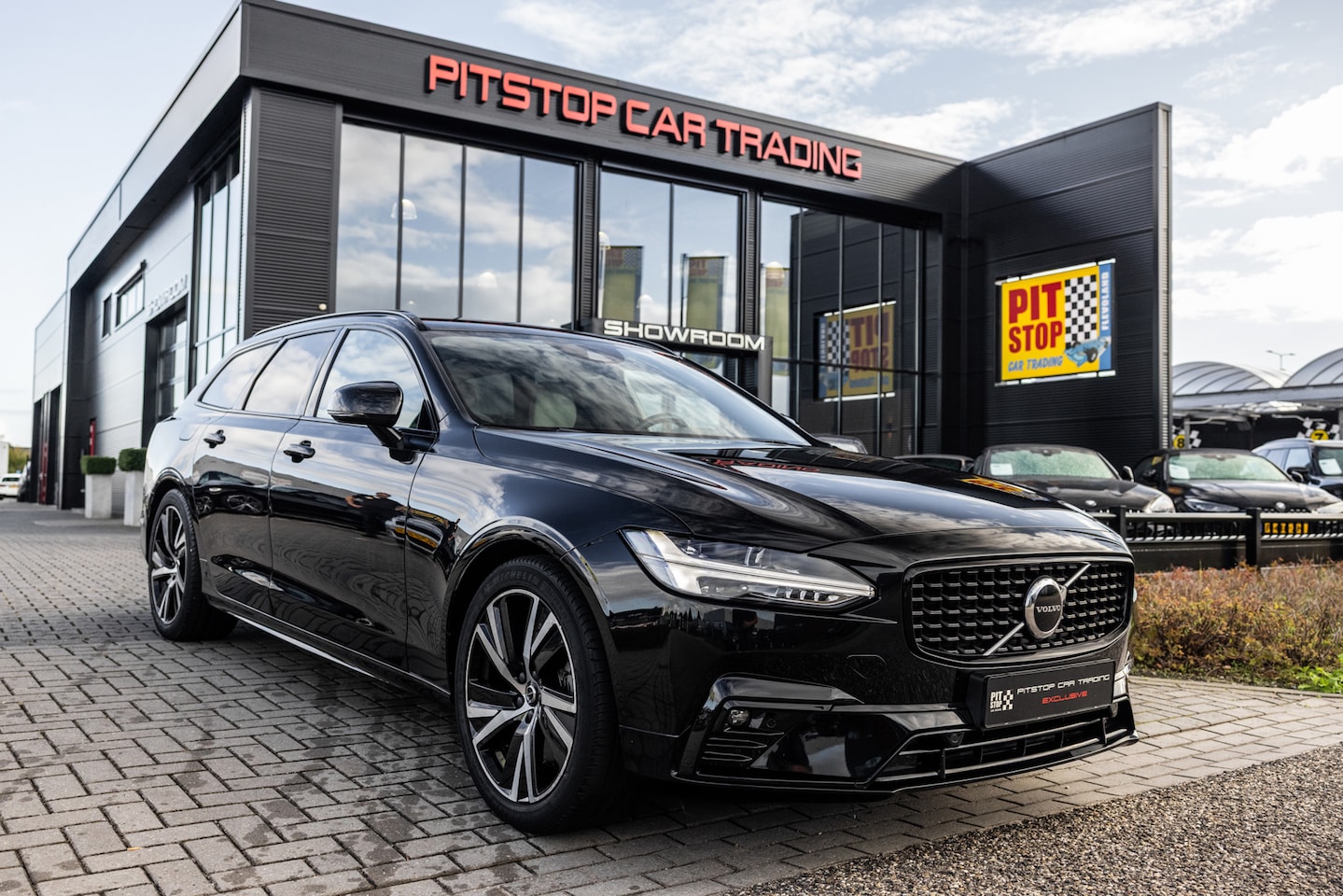 Volvo V90 - 2.0 B4 Ultimate Dark, ACC, Trekhaak, 1e eigenaar, Stuurverwarming! - AutoWereld.nl