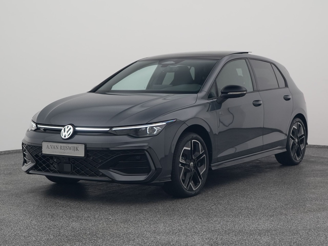 Volkswagen Golf - 1.5 eTSI R-Line NEW | PANO | CAMERA | ADAPTIVE | STOEL- EN STUURVERW. - AutoWereld.nl