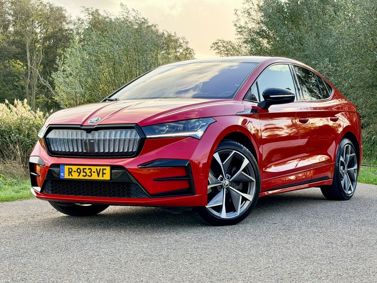 Skoda Enyaq Coupé iV - 80 RS 92%SOH Pano Dealer Onderhouden 21INCH Carplay Navi Stoel/Stuur verwarming NAP Vol in - AutoWereld.nl