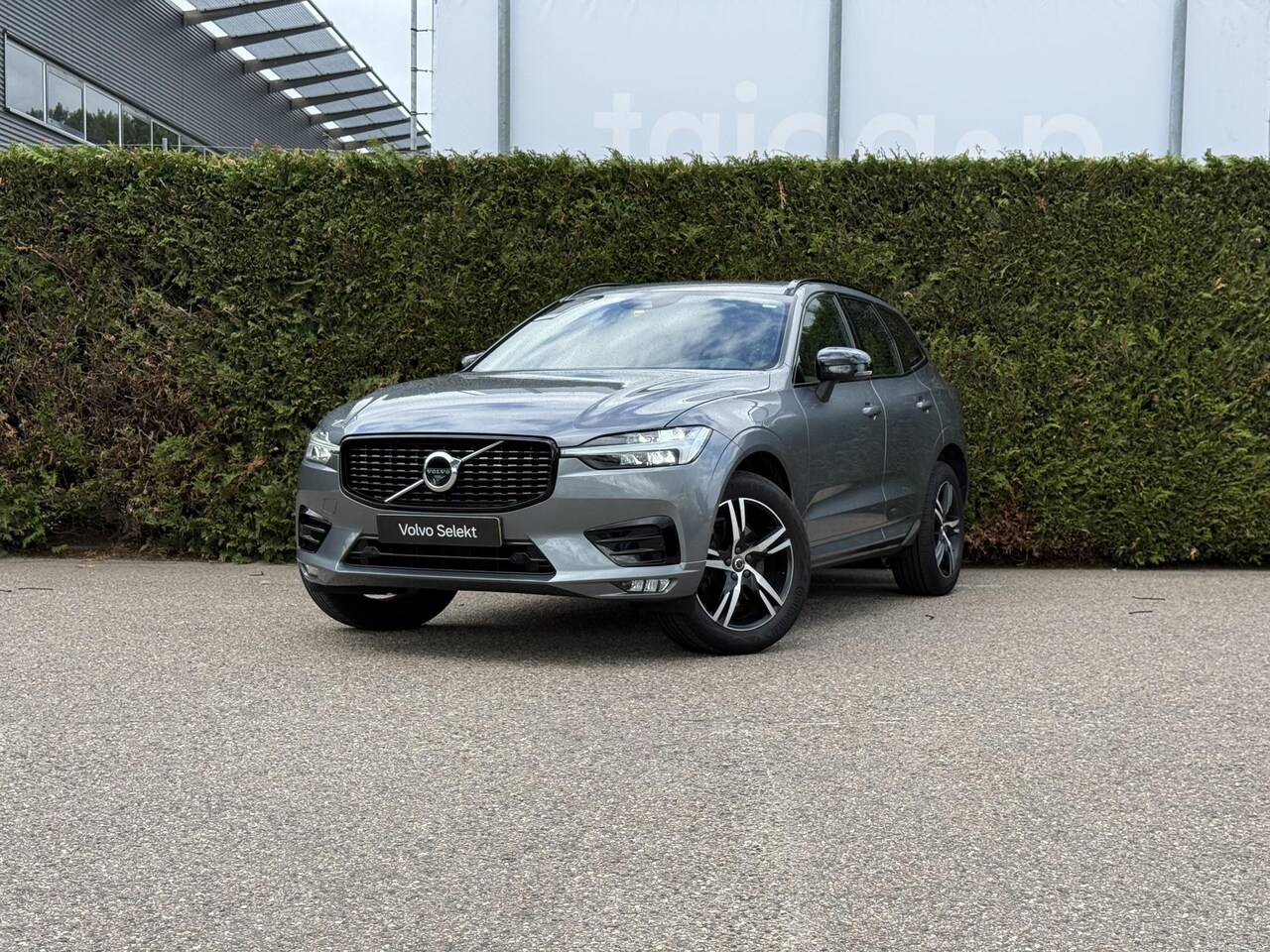 Volvo XC60 - B5 R-Design | Trekhaak | Head up display | Bliss | Elektrische stoelen | Keyless | Harman - AutoWereld.nl