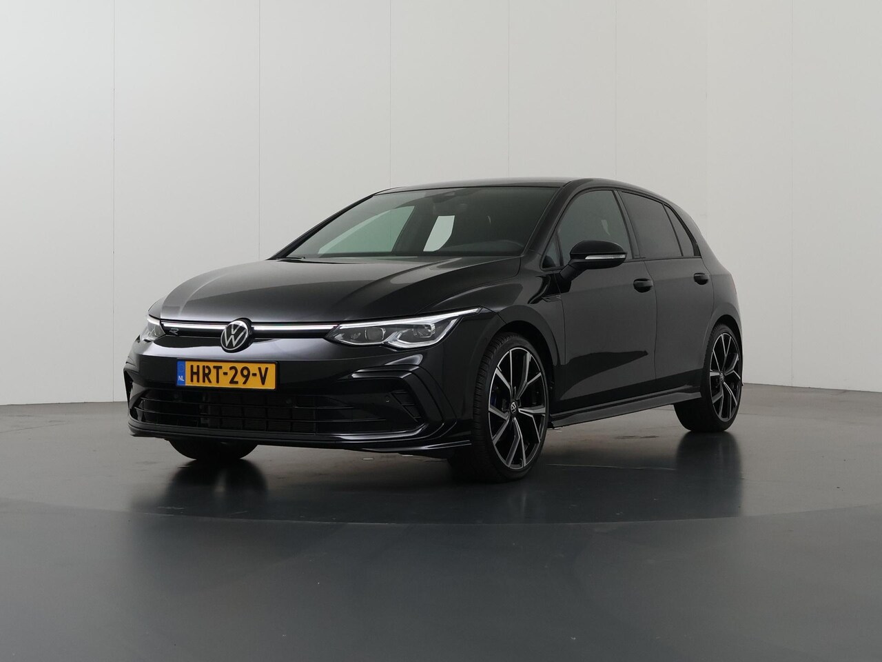 Volkswagen Golf - 1.5 eTSI R-Line | Panoramadak | Stoel/Stuurverwarming | IQ Light | Achteruitrijcamera | - AutoWereld.nl