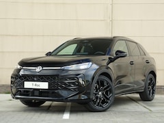 Volkswagen T-Roc - R-Line First Edition 1.5 eTSI 150 PK | Black style | Navigatie | Panoramadak | Trekhaak |