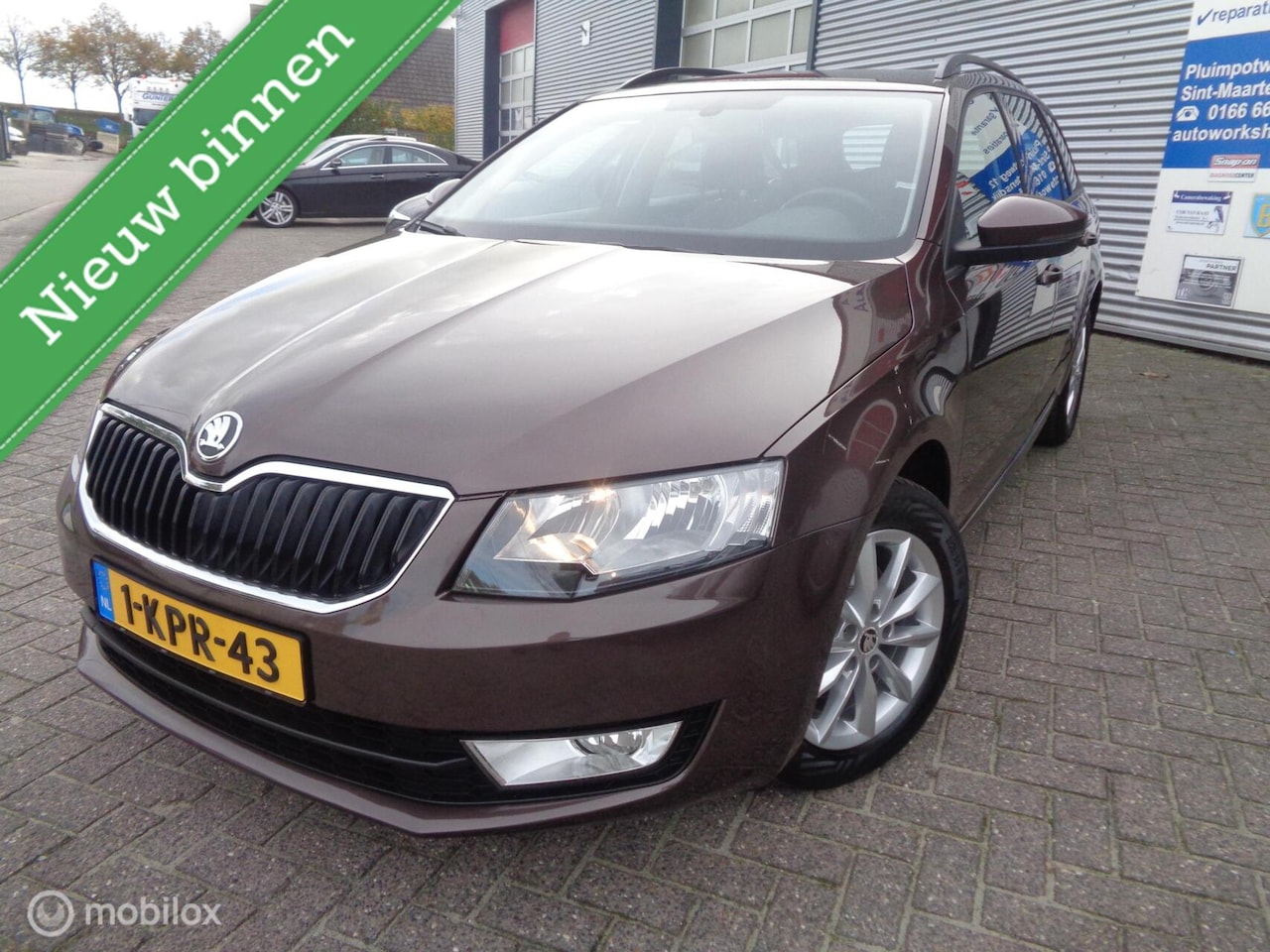 Skoda Octavia Combi - 1.2 TSI Greentech Ambition Businessline/Airco/Ecc/PDC/Canton/hele mooie auto - AutoWereld.nl