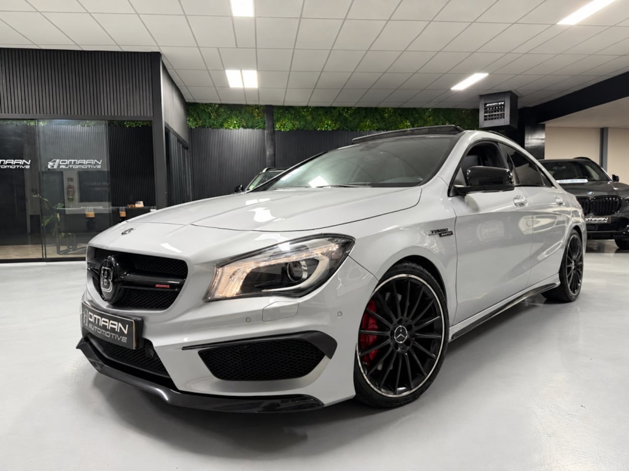 Mercedes-Benz CLA-Klasse - CLA 45 AMG 4M BRABUS LOOK PANO KUIPSTOELEN - AutoWereld.nl