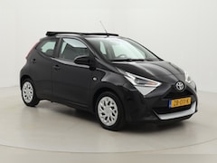 Toyota Aygo - 1.0 VVT-i x-play Elektrisch vouwdak | Airco | Camera | Bluetooth | Elektrische ramen voor