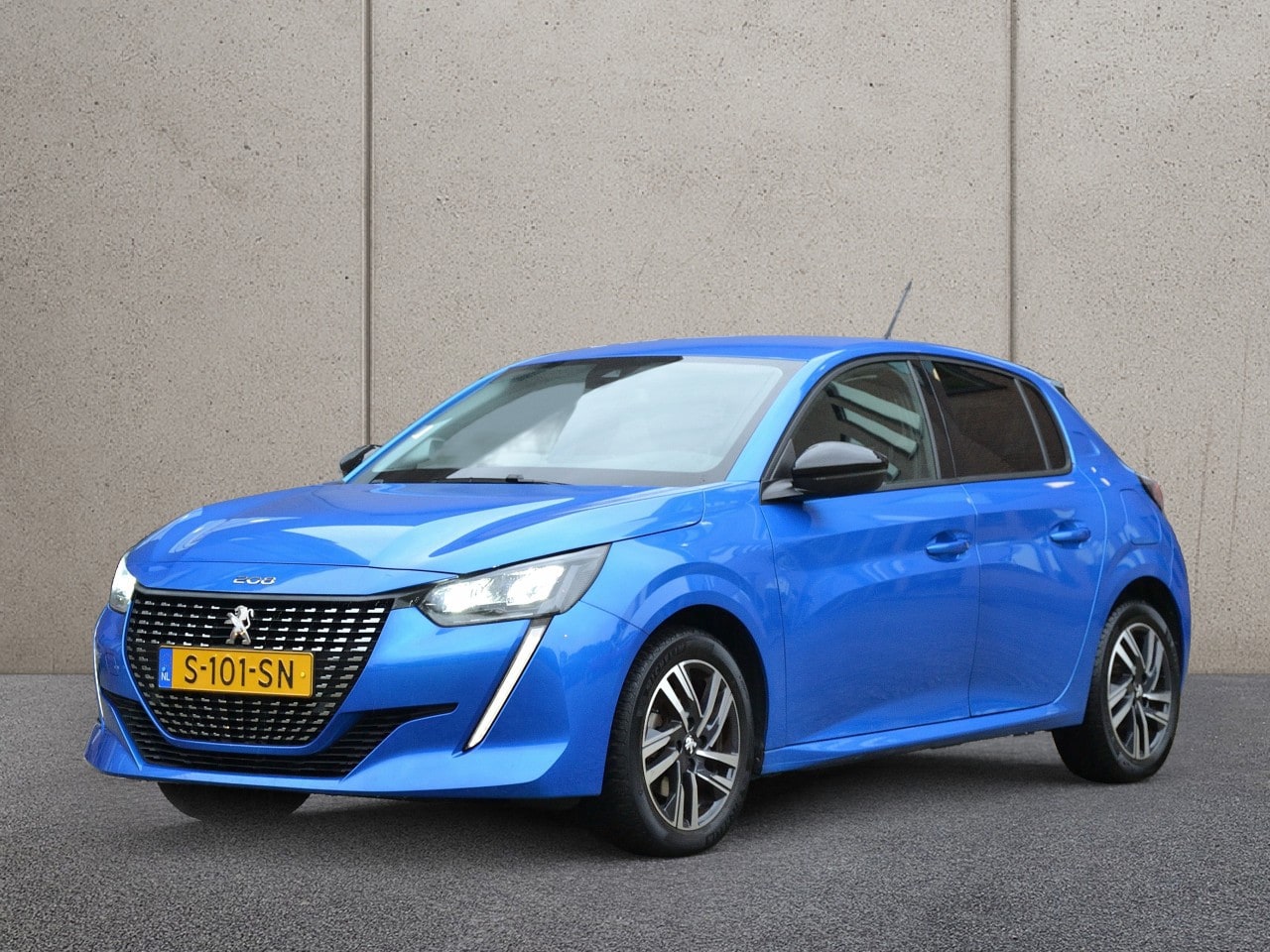 Peugeot 208 - 1.2 PureTech 100PK Allure Pack | Carplay | Achteruitrijcamera | 3D Cockpit - AutoWereld.nl